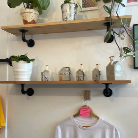 47. Front Of Shop - Wooden Shelf 3 Counter